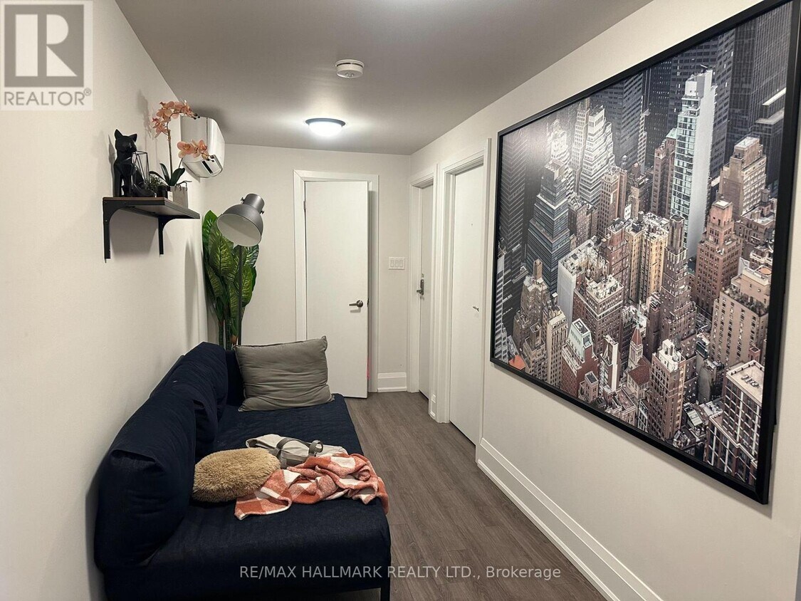 Photo principale - 595-595 St Clair Ave W