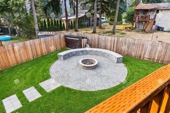 Building Photo - 4BR + Finished Heated Garage | Fenced 1/4 Acre | Mins to JBLM