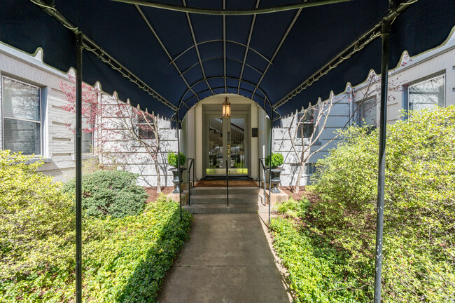 Building Photo - 2934 Rivermont Ave