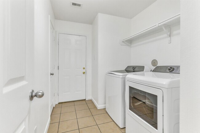 Foto del edificio - 15134 Trinity Meadow Dr