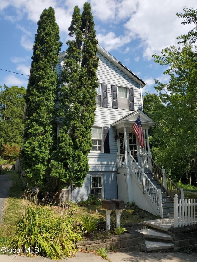 Primary Photo - 2 Lawrence St