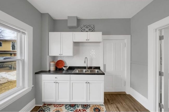 Building Photo - 1055 7th St W