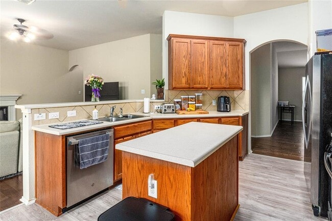 Building Photo - 249 Ashwood N