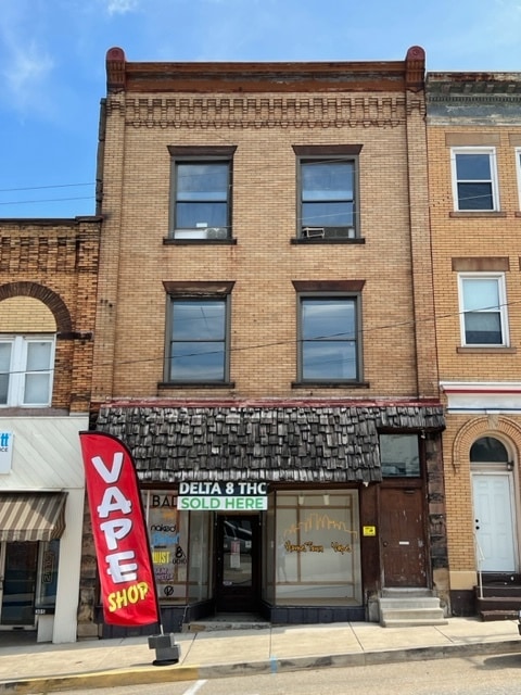 Building Photo - 303 Clay Ave