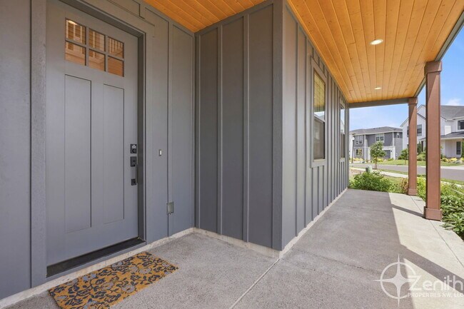 Building Photo - 382 W Fir Lp