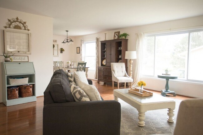 Foto del edificio - 7125 Hanks Pl