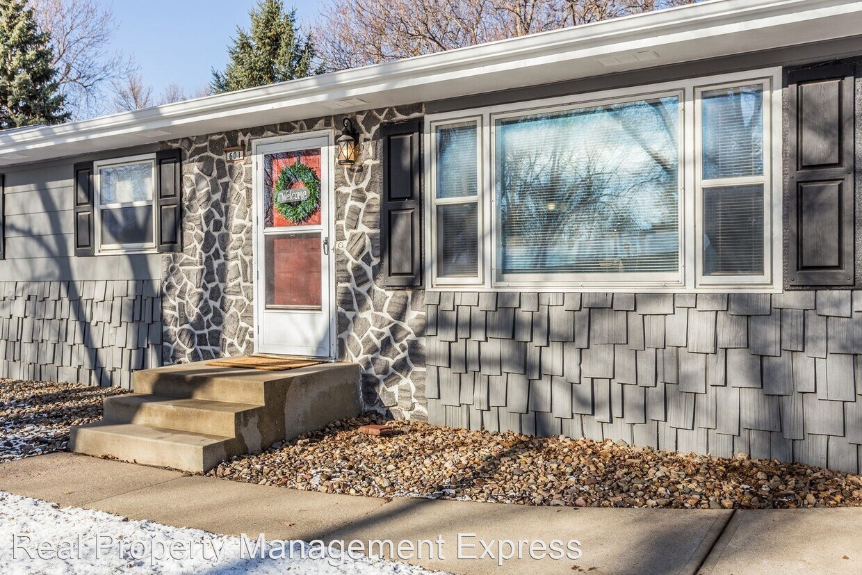 3 br, 1 bath House 601 S Edwards Dr House Rental in Sioux Falls, SD