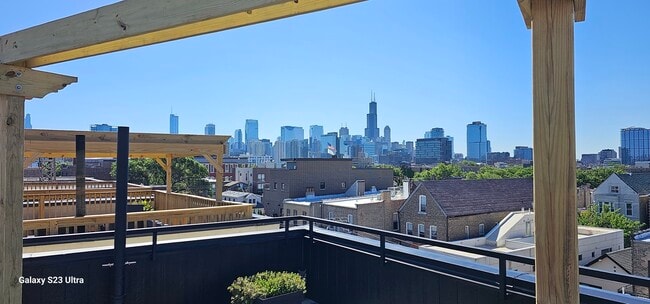 Building Photo - 1419 W Chicago Ave