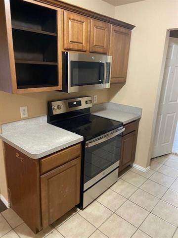 Building Photo - 3005 Lincoln Ave