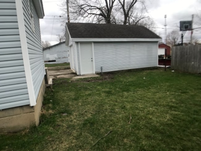 Building Photo - 315 N Werber St