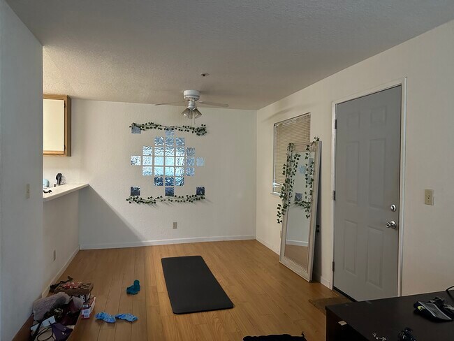 Building Photo - 1019 Dornajo Way
