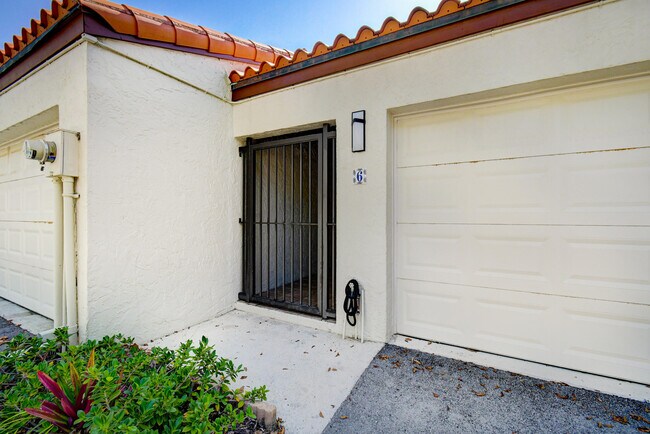 Building Photo - 3908 S Ocean Blvd