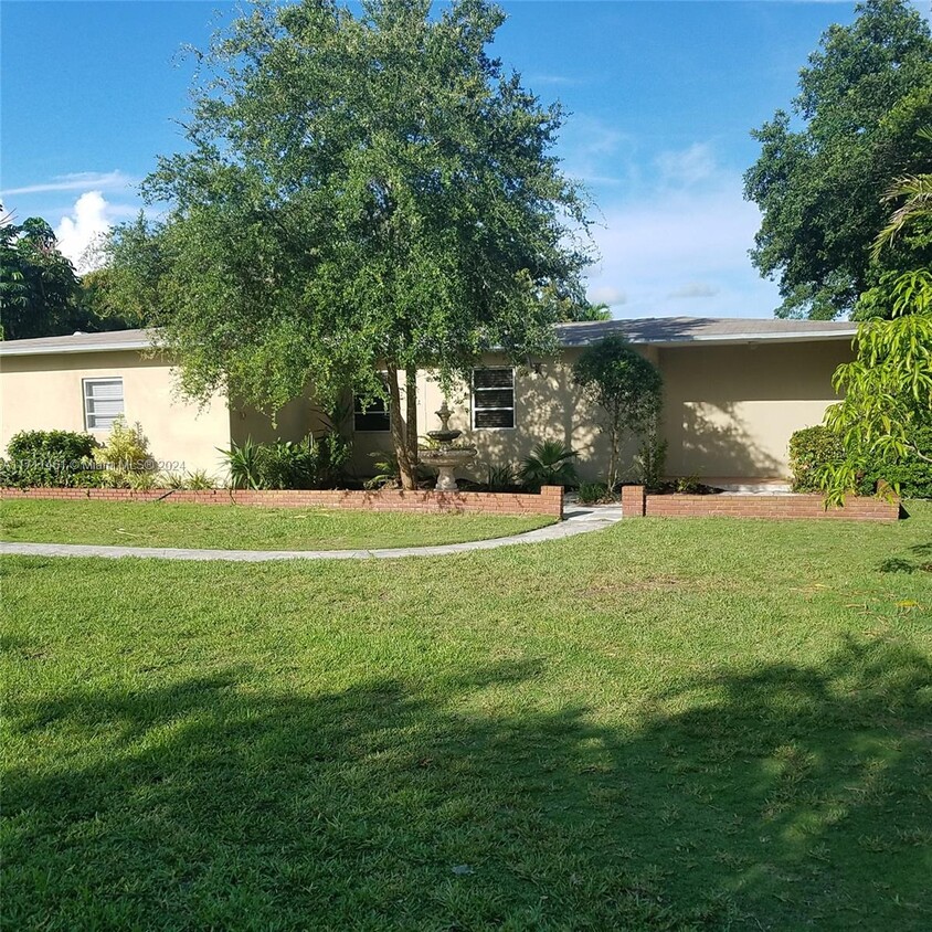 Foto principal - 6969 SW 82nd Ct