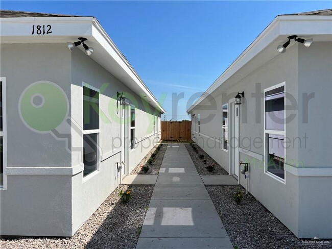 Building Photo - 1812 Redbud Ln