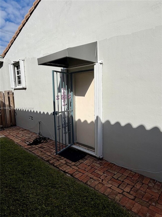 Foto del edificio - 1185 Biarritz Dr