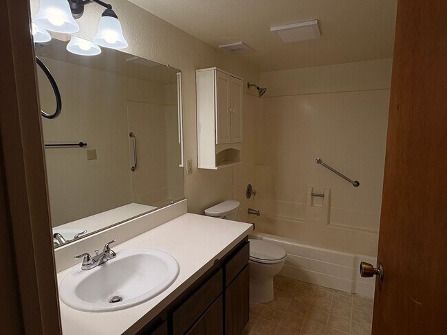 Foto del edificio - 3708 N Country Club Rd