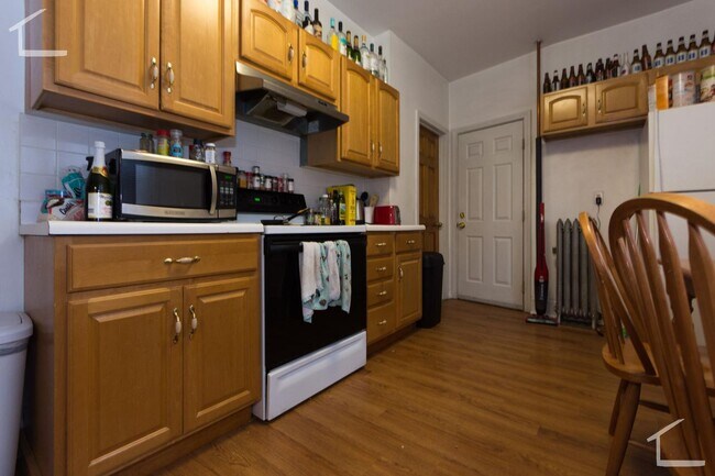 Foto del edificio - Massive Unit Steps from BU Main campus, La...