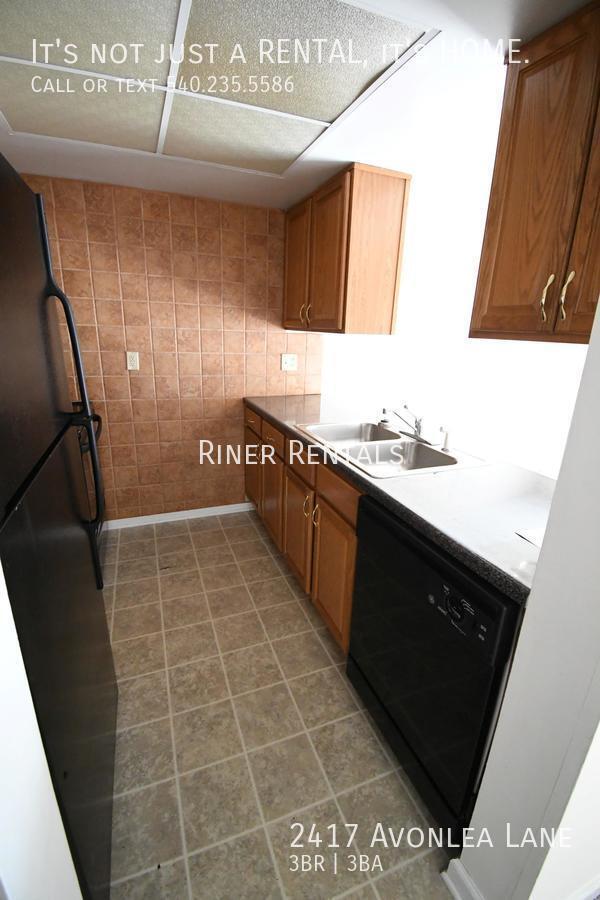 Building Photo - 2417 Avonlea Ln