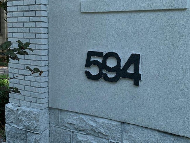 Foto del edificio - 594 Parkway Dr NE