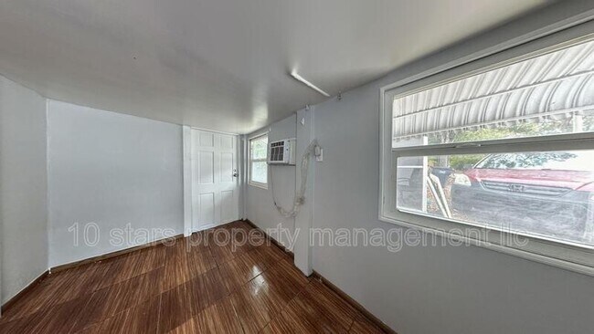 Building Photo - 2611 41st Ave N