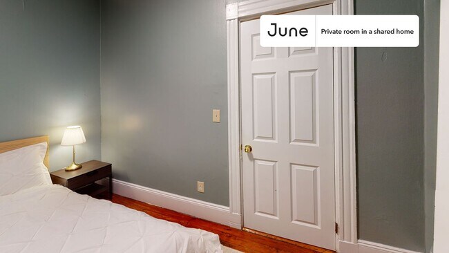 Foto del edificio - Room in Shared 7 bed/2 bath home