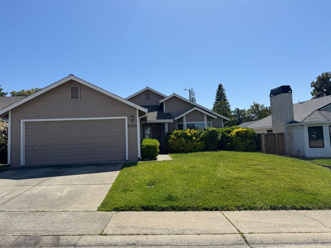 Primary Photo - Rocklin home close to shopping