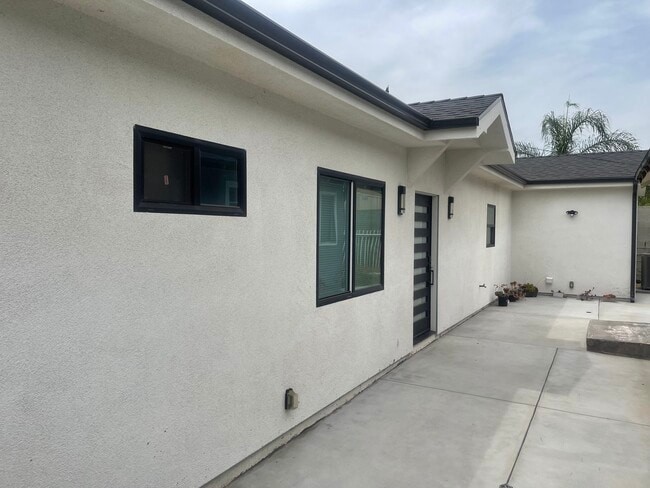 Building Photo - 10863 Nettleton St
