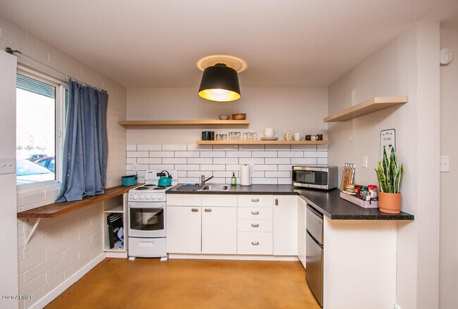 Building Photo - 821 N 3rd St