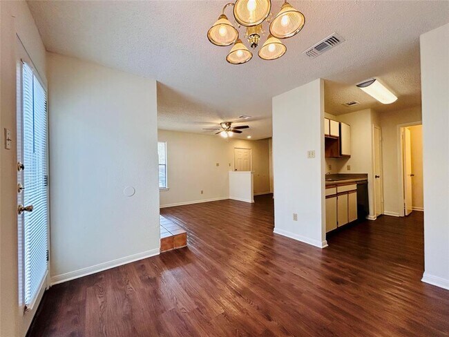 Foto del edificio - 8904 Schick Rd