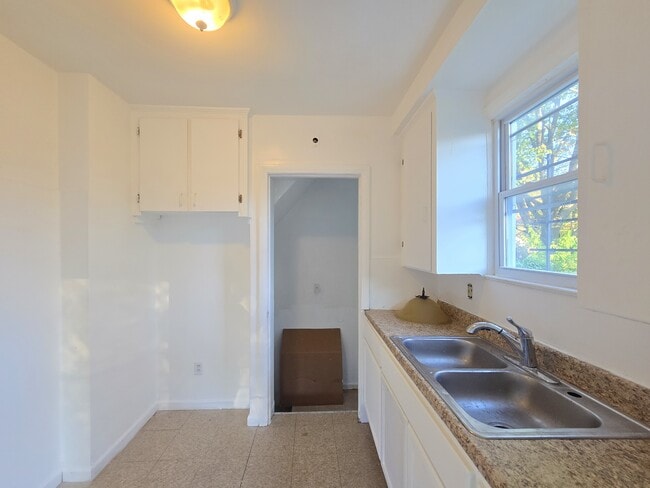 Building Photo - 16740 Stahelin Ave