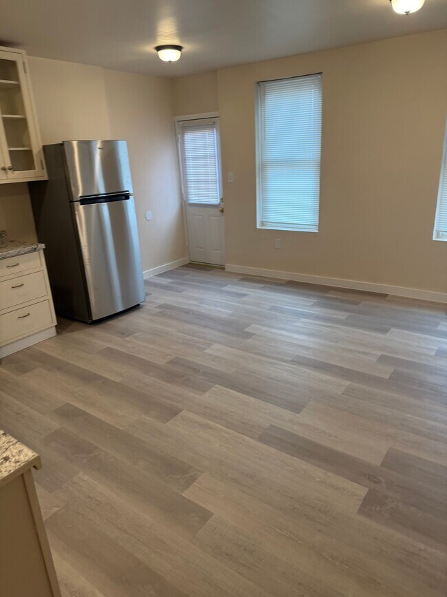 Foto del edificio - 215 W Lafayette St