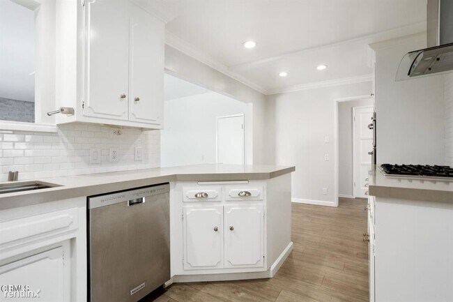 Foto del edificio - 3 br, 1.5 bath House - 400 San Antonio Rd