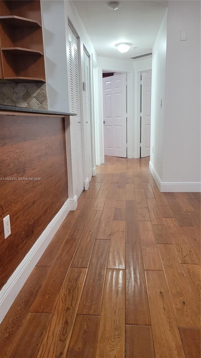 Foto del edificio - 8430 SW 8th St