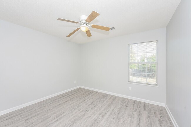 Building Photo - 312 Fox Trot Dr