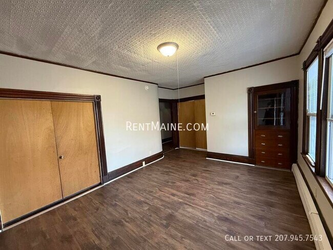 Foto del edificio - 600 S Main St