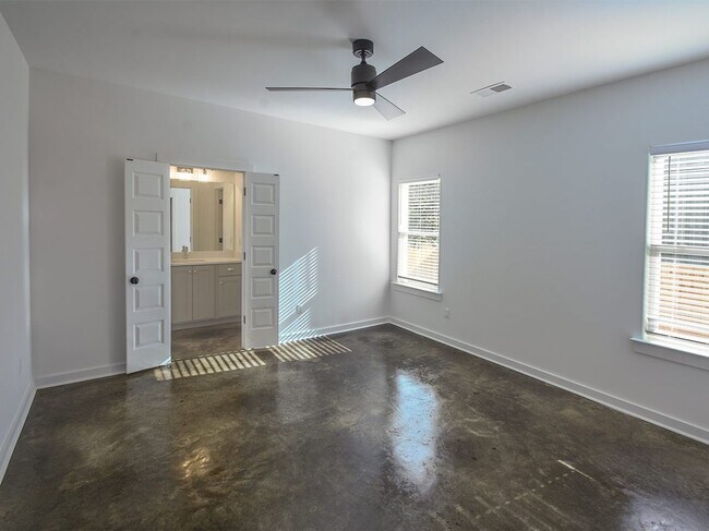 Building Photo - 4 Bedroom, 2 bath near University of Memphis built in 2020