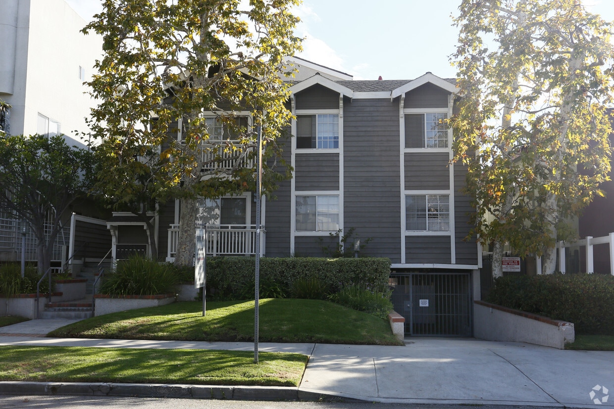 Building Photo - 3626 Clarington Ave