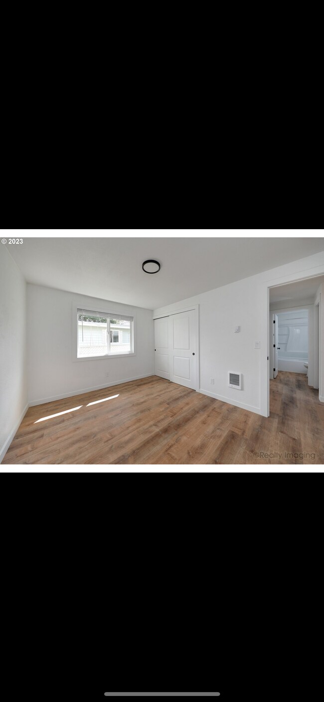 Foto del edificio - 3014 Drummond Ave