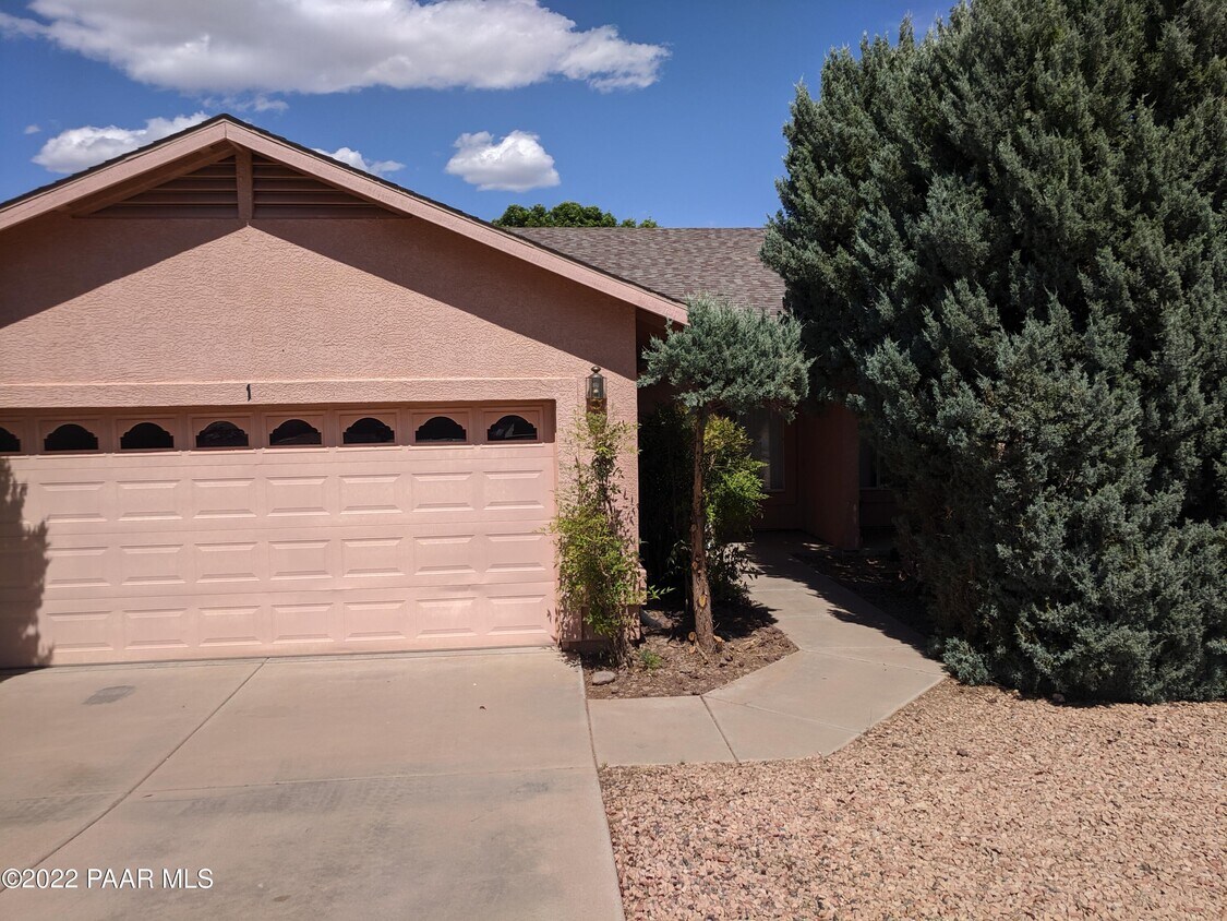 Primary Photo - 6221 N Buckboard Dr