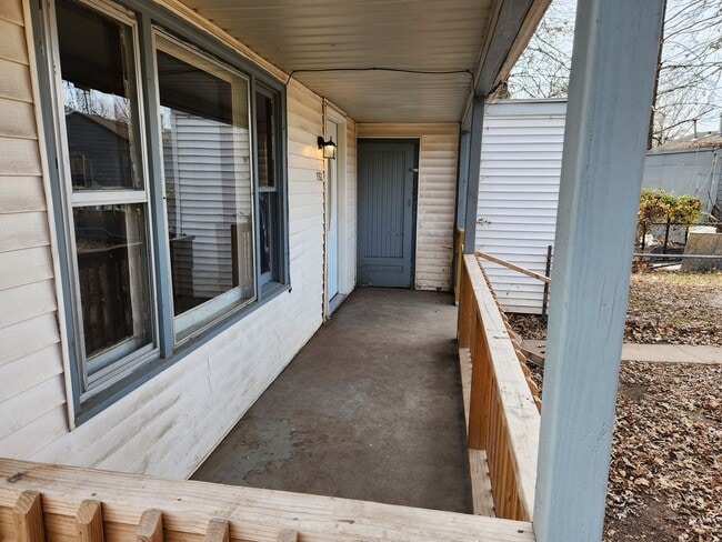 Building Photo - Spacious 3-Bedroom, 2-Bathroom Home AVAILABLE NOW!!