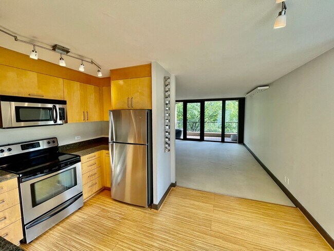 Foto del edificio - Modern 2-Bed, 2-Bath Downtown Condo with P...