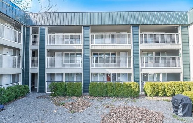 Building Photo - Condominium in Burien - Highline