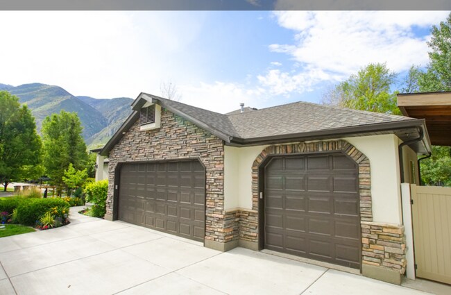 Building Photo - 1624 Cypress Point Way