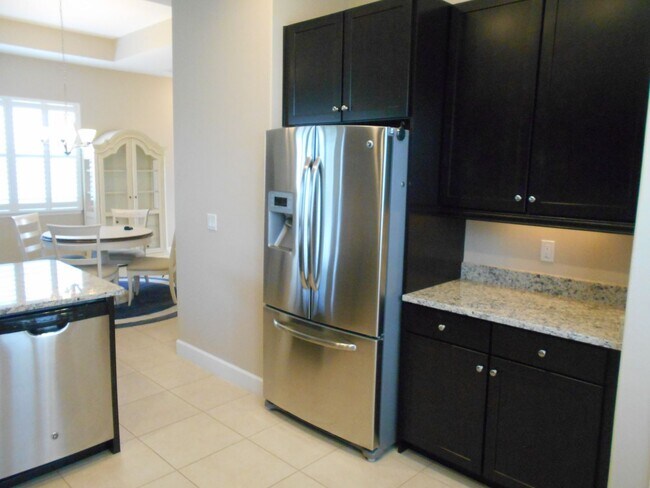 Building Photo - 405 Tisbury Court,  Beautiful 2/2 with att...