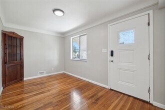 Building Photo - 5339 Elmwood Ave