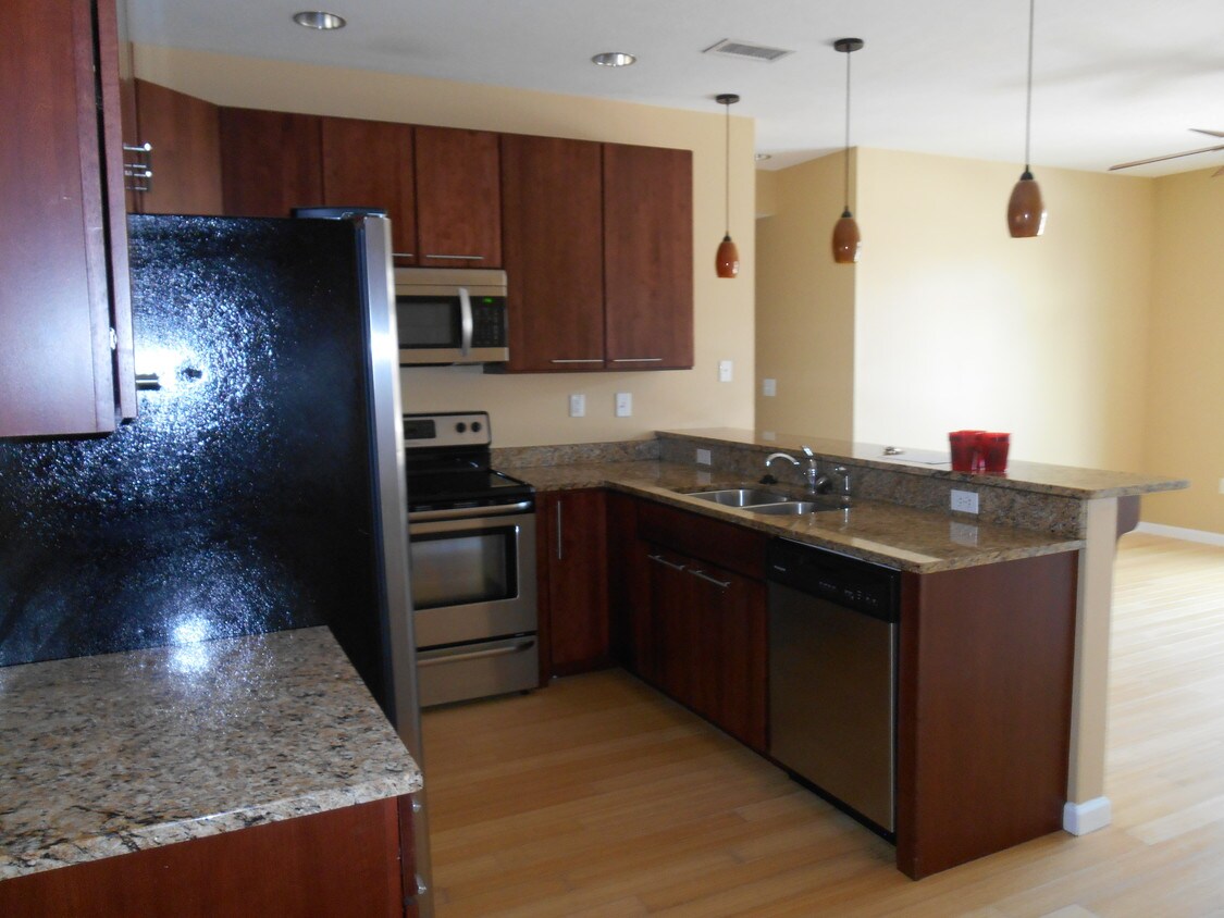 422 E Kirkwood Ave, Bloomington, IN 47408 Apartments in Bloomington