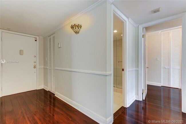 Building Photo - 550 Ocean Dr