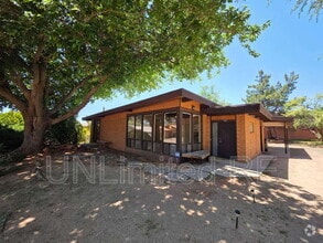 Building Photo - 355 Canyon Diablo Rd