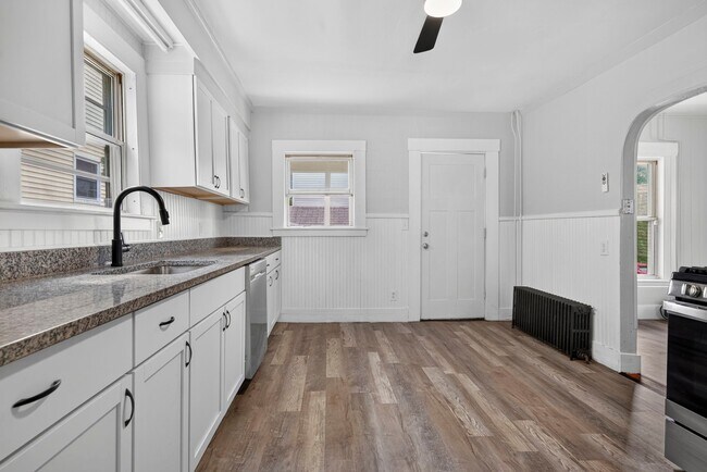 Foto del edificio - 571 Amherst St