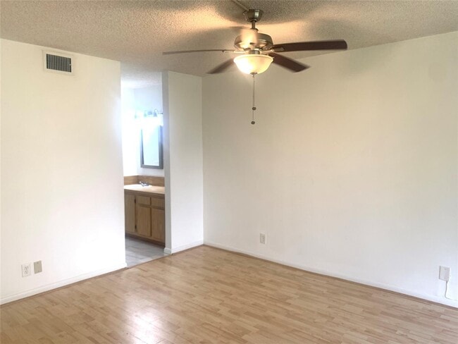 Building Photo - 2931 SW 87th Ter